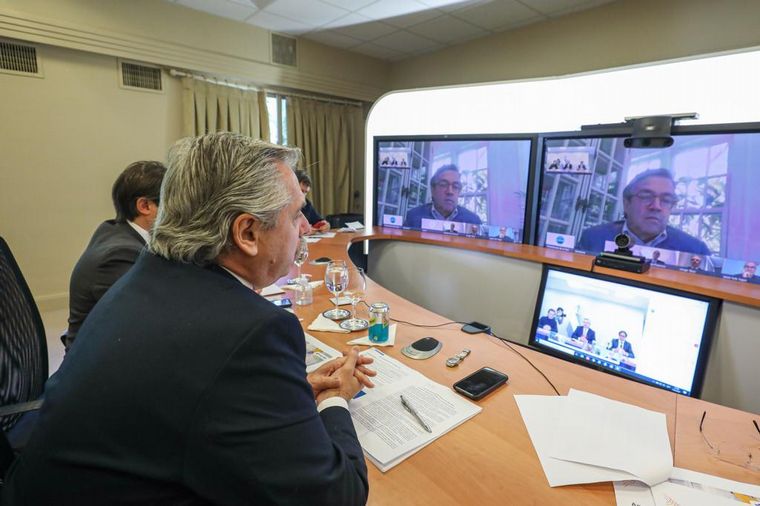 Fernández se reunió de manera virtual con el titular del Grupo BID.