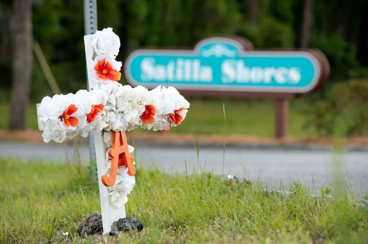 Ex policía y su hijo fueron detenidos por el crimen de un joven afro en Estados Unido