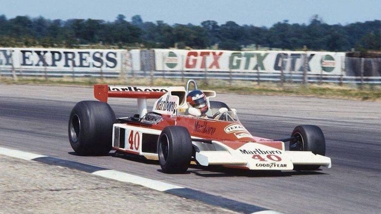 En su debut con el McLaren