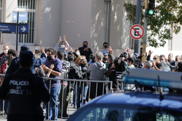 Suoem protesta frente al Concejo Deliberante por proyecto de recortes.