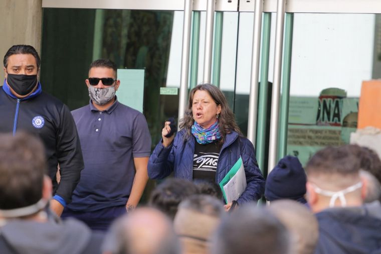 Suoem protesta frente al Concejo Deliberante por proyecto de recortes.