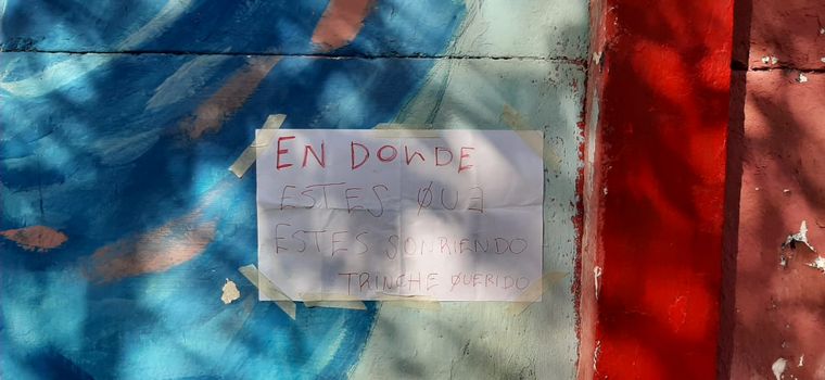 FOTO: Vecinos homenajearon al "Trinche" Carlovich en Rosario.