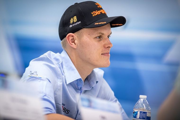 "Solo tenemos que esperar y ver cuándo comienza a calmarse nuevamente", señala Tänak