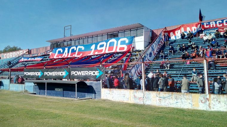 Una multitud despide al