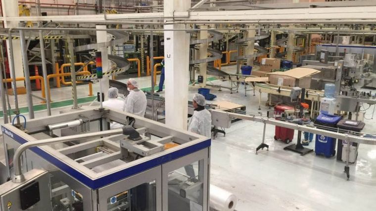 La idea es aprovechar la capacidad ociosa de un sector en otro de alta demanda.