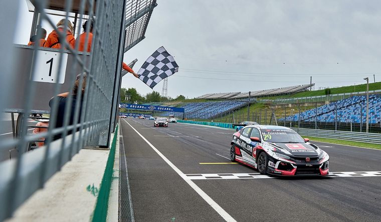 Girolami con su Honda victorioso, aguardan por el inicio de las actividades 2020.