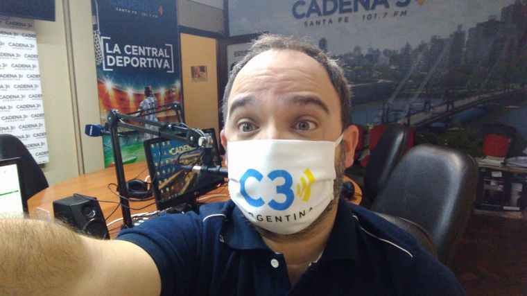 Matías Arrieta con barbijo de Cadena 3