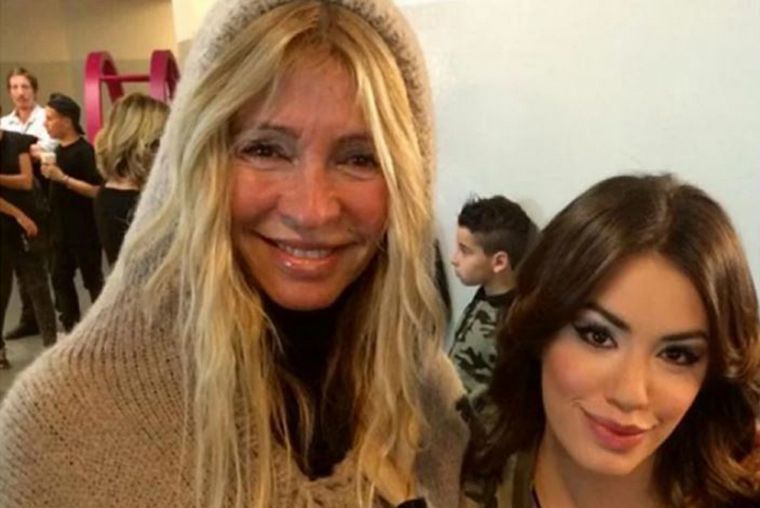 Lali espósito compartió un vivo con Cris Morena y habló de sus novios.