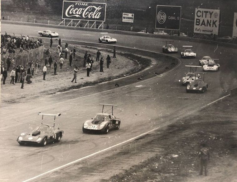 Pascualini (Huayra Ford) delante de Luis Di Palma (Liebre/Tornado).