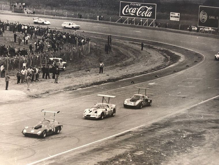 Pascualini delante de Cupeiro (Baufer/Chevrolet) y Di Palma (Liebre/Tornado).