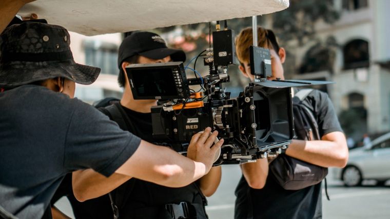 Millonaria ayuda de Netflix a técnicos audiovisuales argentinos.