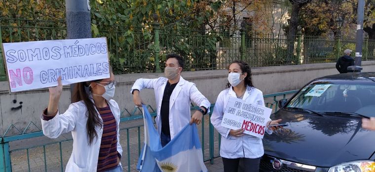 FOTO: Marcha en contra de las imputaciones de médicos en Córdoba