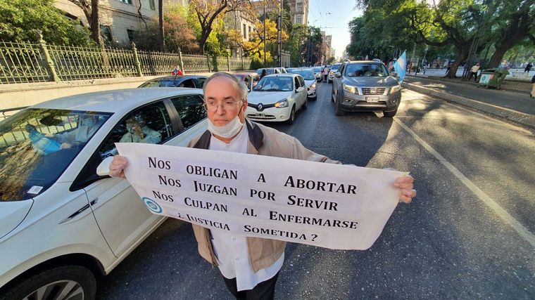 Marcha en contra de las imputaciones de médicos en Córdoba