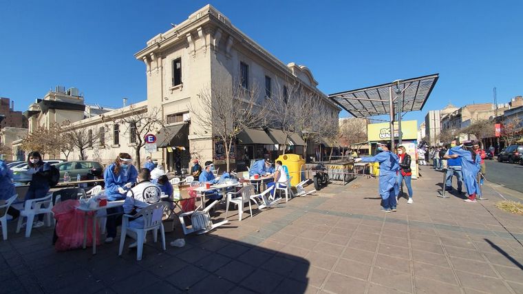 Instalaron puestos sanitarios en la zona del Mercado Norte.
