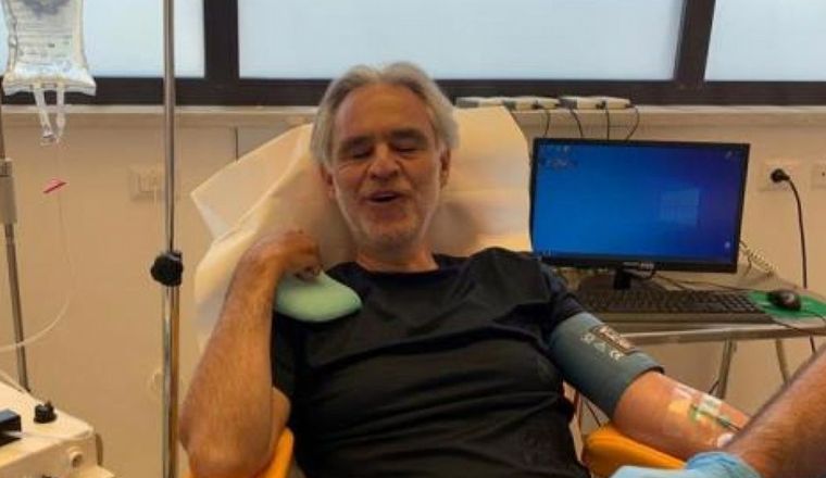 El cantante donó su plasma para investigación.