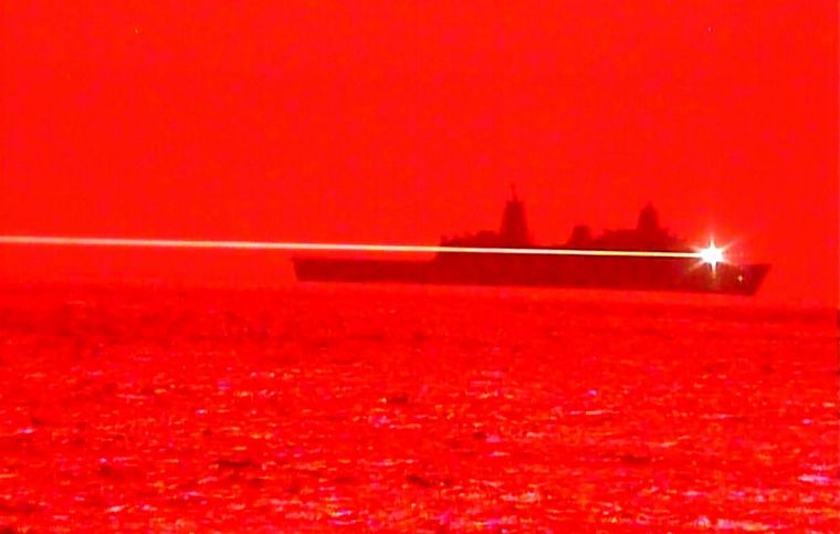 La Armada de Estados Unidos probó un arma láser para derribar aviones.