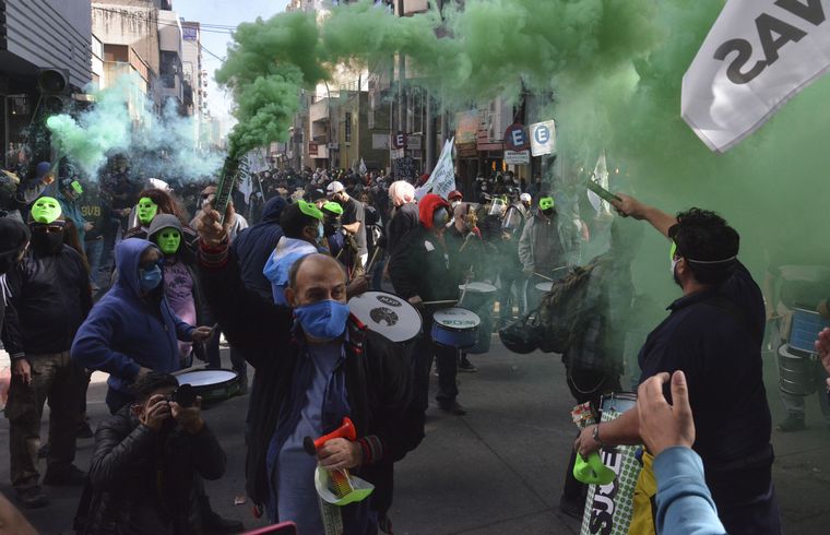 Marcha del Suoem en rechazo del recorte de la jornada laboral.