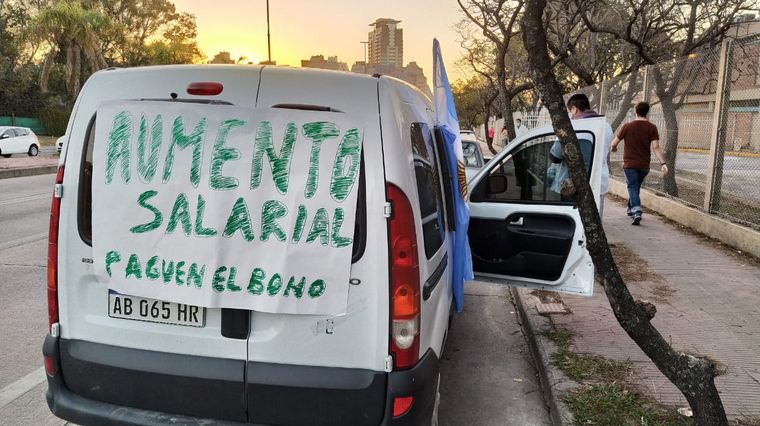 FOTO: Caravana de los trabajadores de la salud en Córdoba.