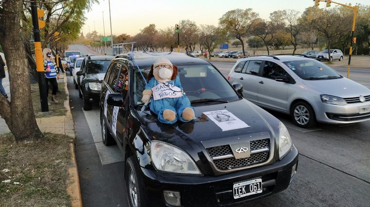 Caravana de los trabajadores de la salud en Córdoba.