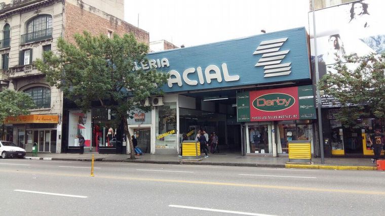 El COE autorizó la apertura de galerías en la capital cordobesa.