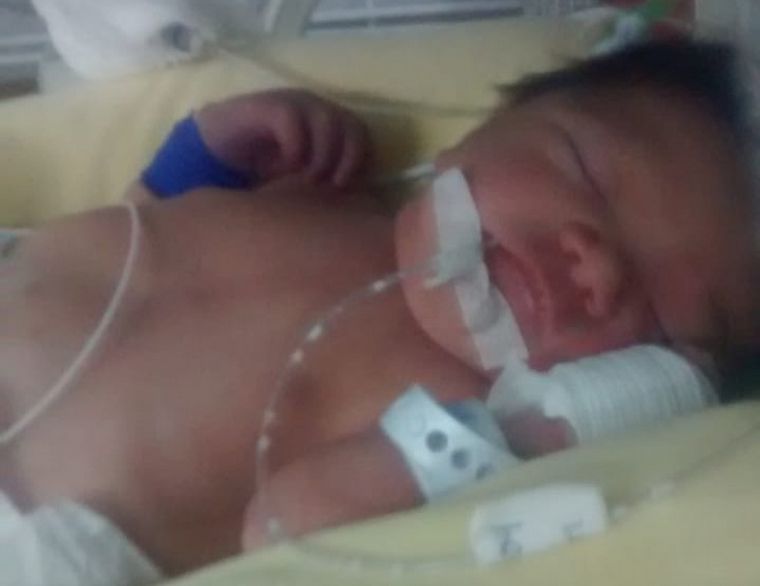 Lorena y la beba que está internada