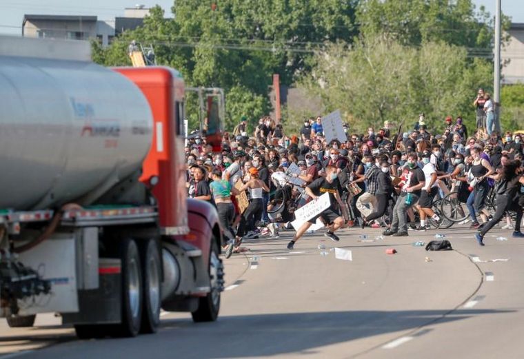 Camión cisterna se lanzó sobre una multitud en Minneapolis ...