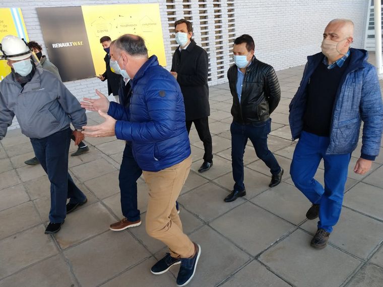 El gobernador Juan Schiaretti recorrió la planta de Renault.