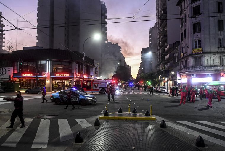 FOTO: Al menos doce heridos por explosiones e incendio en un edificio de Villa Crespo
