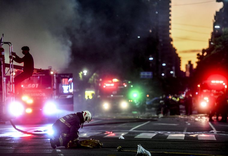Al menos doce heridos por explosiones e incendio en un edificio de Villa Crespo