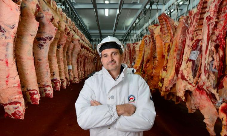 Frigorífico Logros incorpora cortes 'premium' a su local.