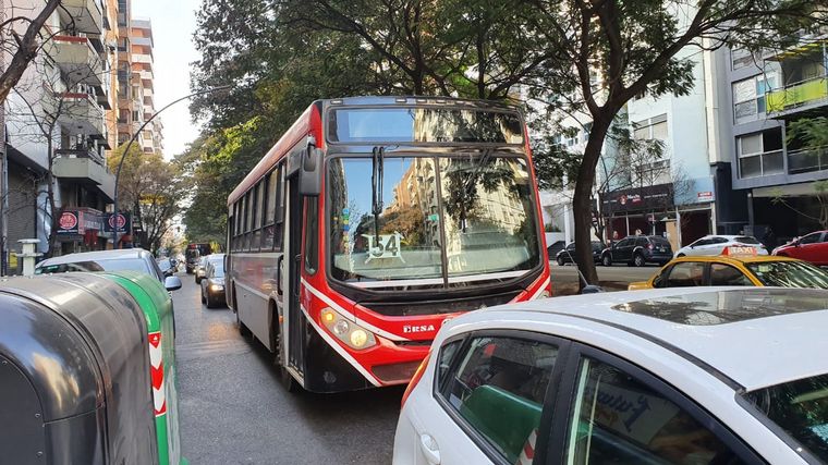 El transporte urbano circulará con frecuencia de domingo el lunes y martes.