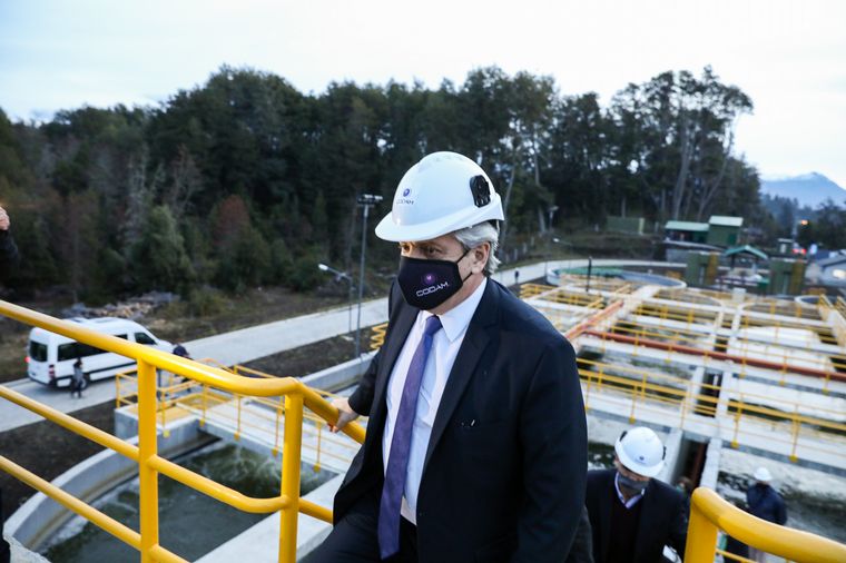 Fernández recorrió la Planta de Tratamiento de Líquidos de Villa La Angostura