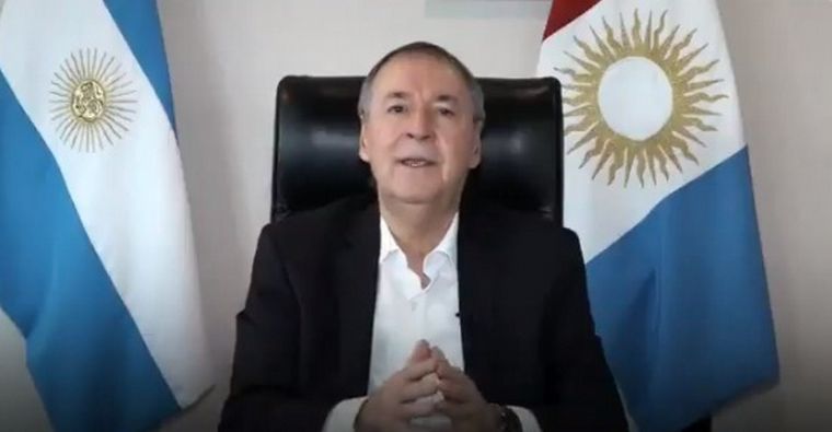 Juan Schiaretti saludó a los periodistas.