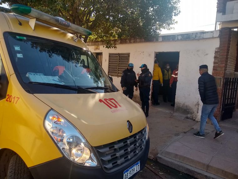 Cuatro heridos al ceder una losa en barrio General Paz.