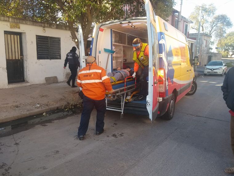 Cuatro heridos al ceder una losa en barrio General Paz.