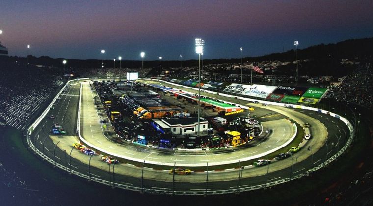 El pequeño Martinsville Speedway -800 metros-