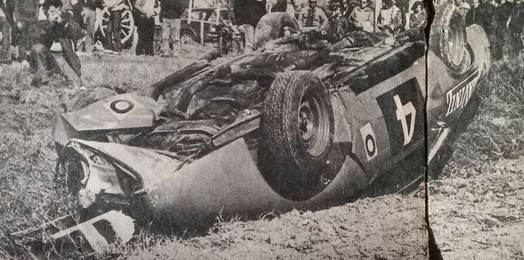 FOTO: José Pontoriero con Dodge (Nº17) tercero en la final de Pergamino 1975.