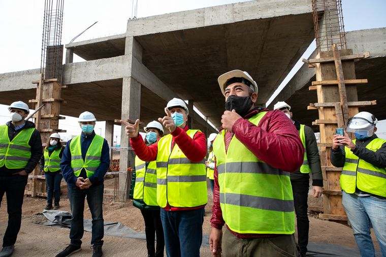 Juan Schiaretti visitó la escuela Proa de Oncativo.