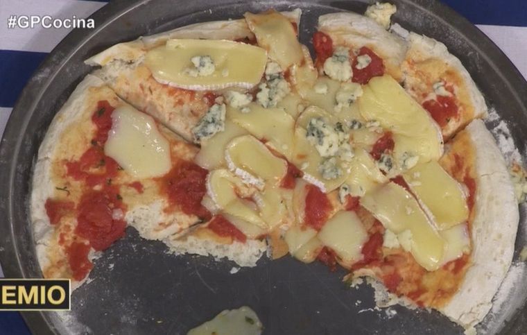 El participante presentó una pizza cruda ante el jurado.