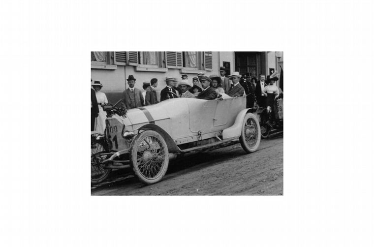 FOTO: Entró en Daimler en 1906, este es un Mercedes eléctrico para repartir comidas