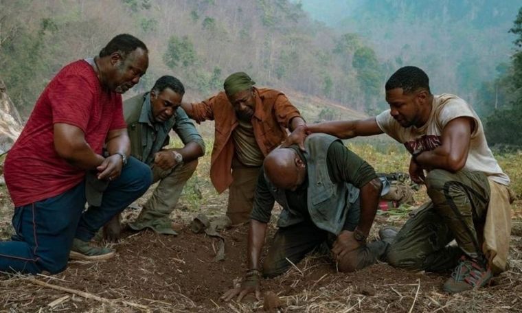 5 Sangres ya está disponible en Netflix.