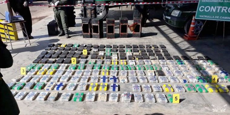 La droga estaba oculta en los tanques de combustible del vehículo (Foto: Gendarmería)