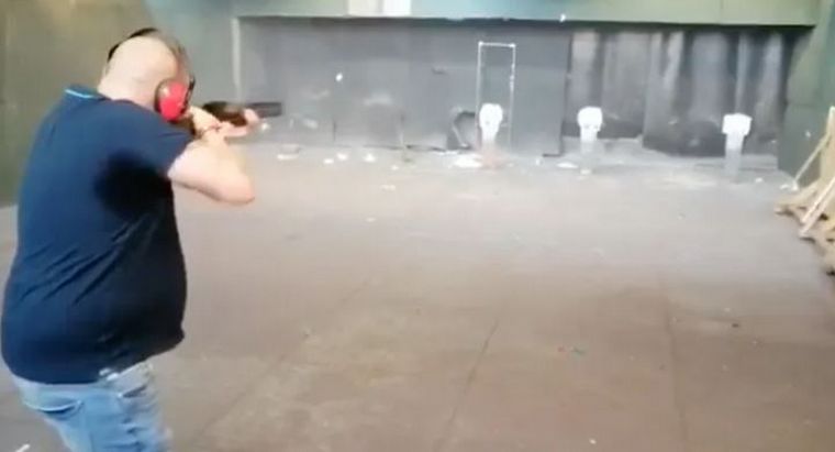 Un ex militar español se grabó disparando a miembros del gobierno y fue detenido.