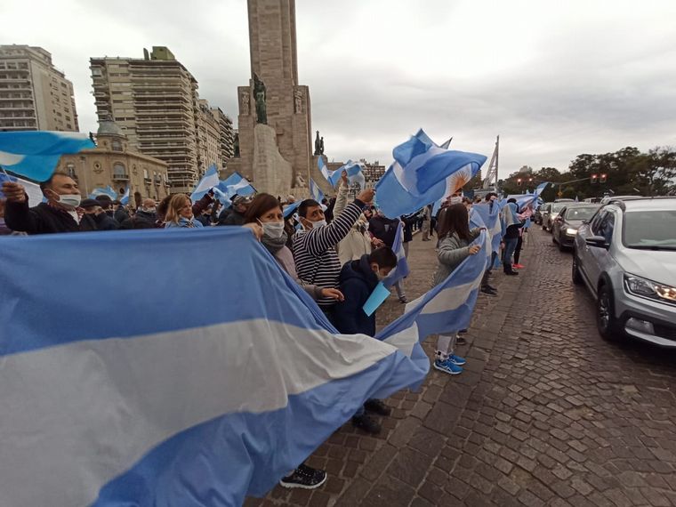 Los rosarinos se congregaron frente al Monumento a la Bandera