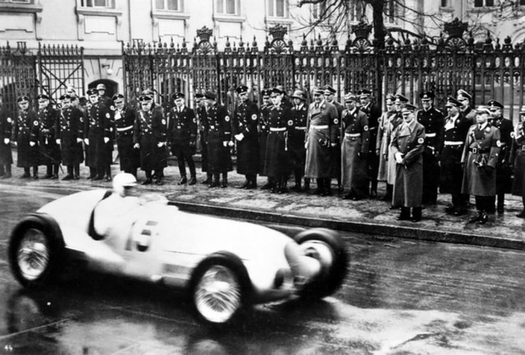 FOTO: En 1931 se independiza, buscaba fabricar el auto popular, el "volkswagen"