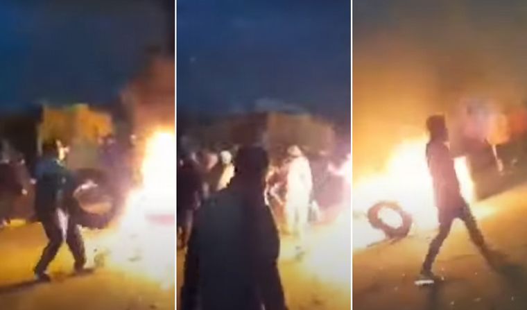 Quema de gomas en Merlo.