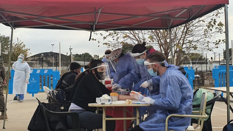 Hisopados de Covid-19 en barrio Rivadavia