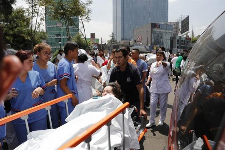 Evacúan hospitales en México.