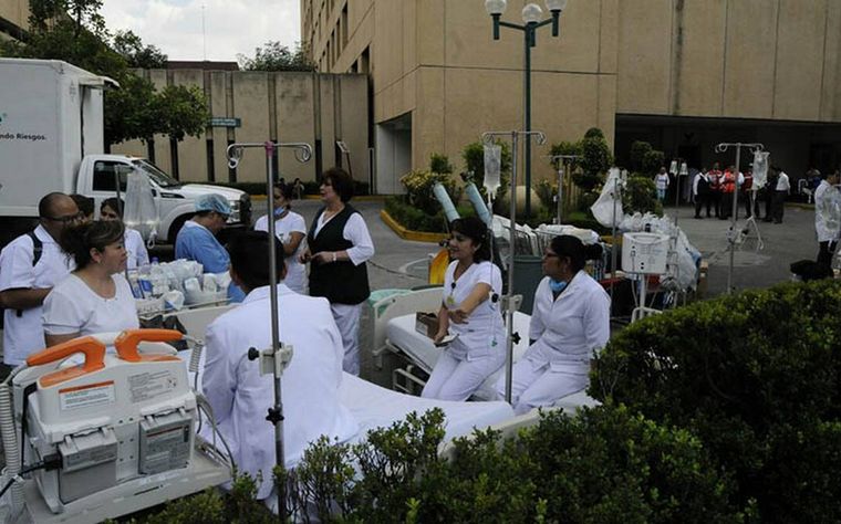 Evacúan hospitales en México.