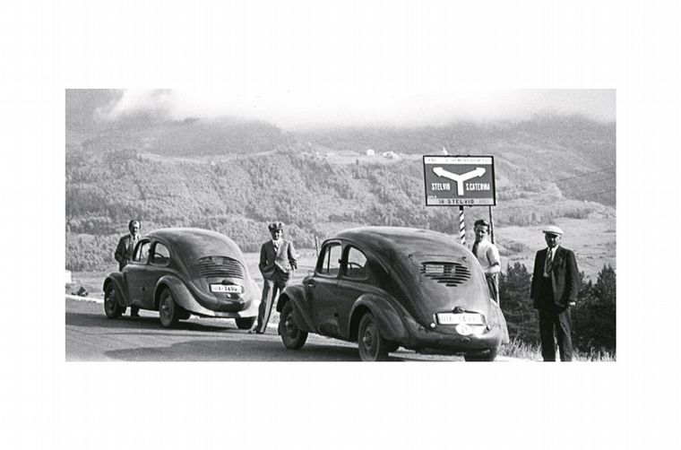 Ferdinand, Ferry y dos colaboradores haciendo kilómetros con el V1